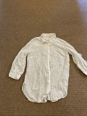 Mauve Anthropologie white button down ruffled long sleeve top, size large
